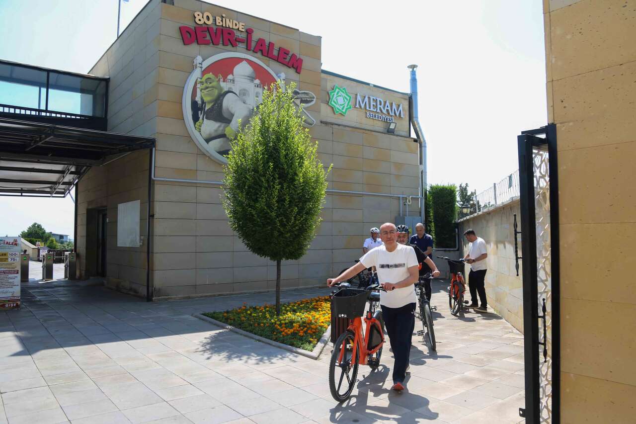 Başkan Kavuş bisikletiyle Konya sokaklarında! Meram’ın güzellerine pedal çevirdi 1